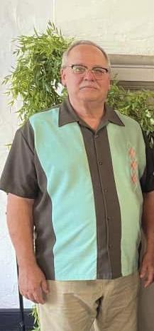 Special guest tonight at 6 PM live chat. 