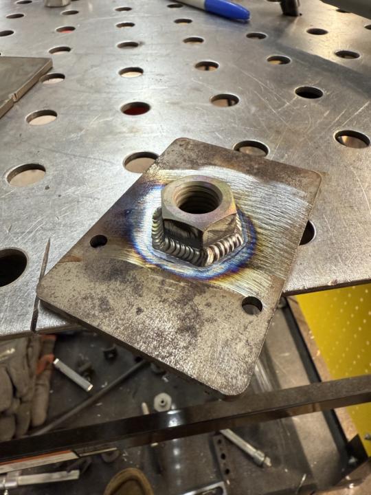 Plasma table leveling feet 