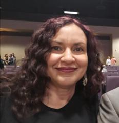 Yvonne Holowell