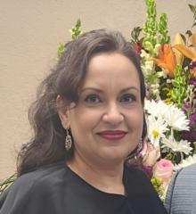 Yvonne Holowell