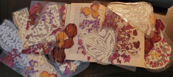 Laminating dried flowers & vintage lace!