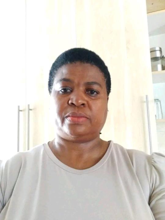 Nella Setshogoe