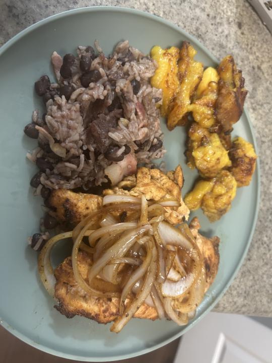 Pollo a la Plancha with some rice and beans and plantains