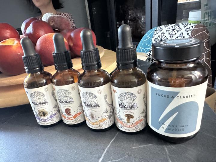 Mushroom Tinctures and Mango Matcha 🍵🍄🍓🥥