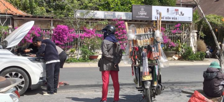 NGƯỜI BÁN HÀNG RONG – NHỮNG LỚP HỌC SỐNG CỦA VĂN HÓA VIỆT