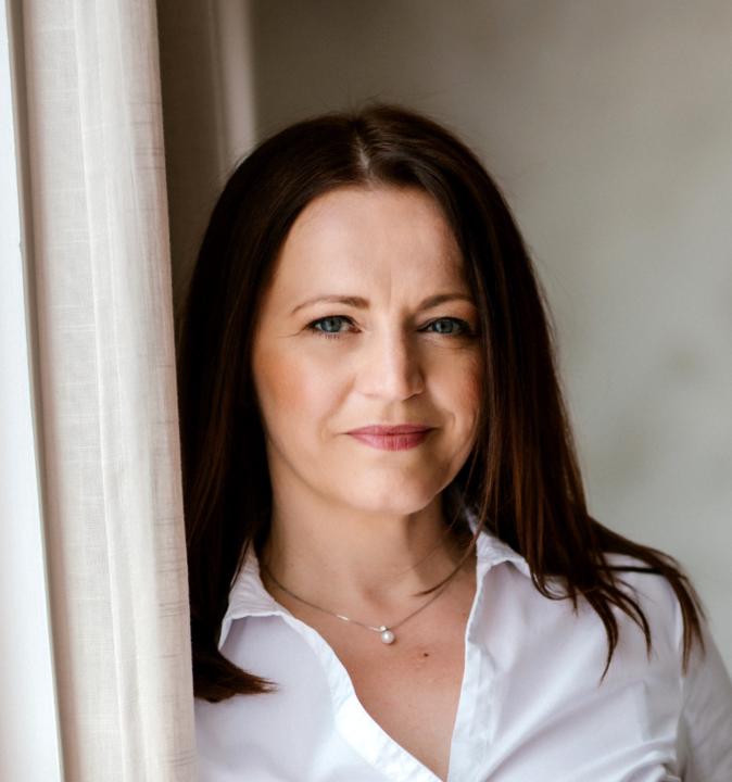Mónika Thury