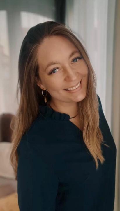 Elena Hacker