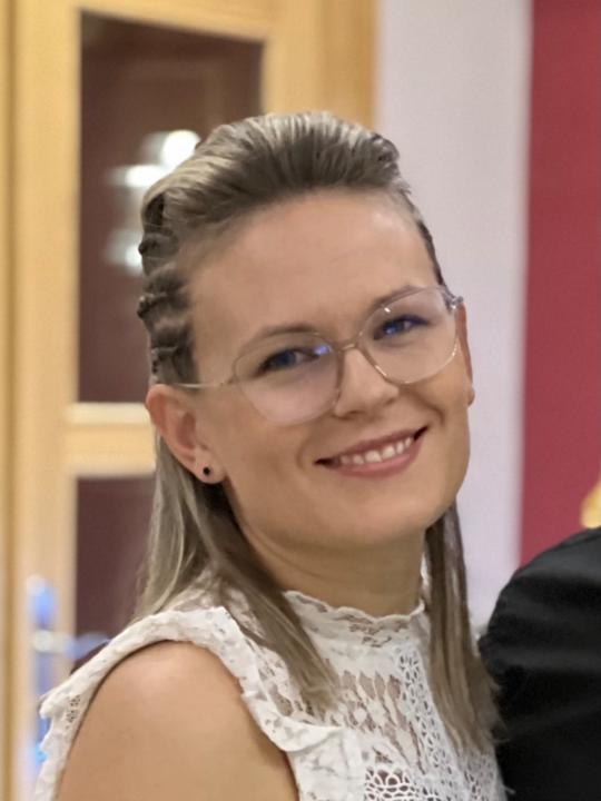 Kinga Cselenák