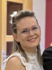 Kinga Cselenák