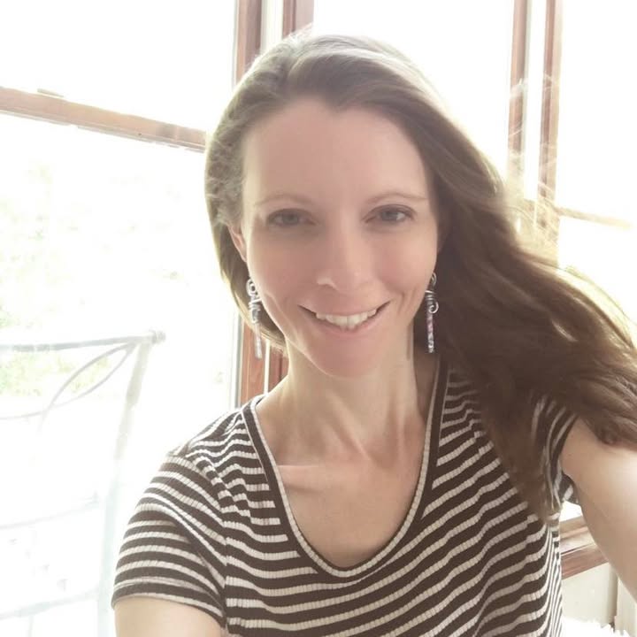 Amanda M Crist