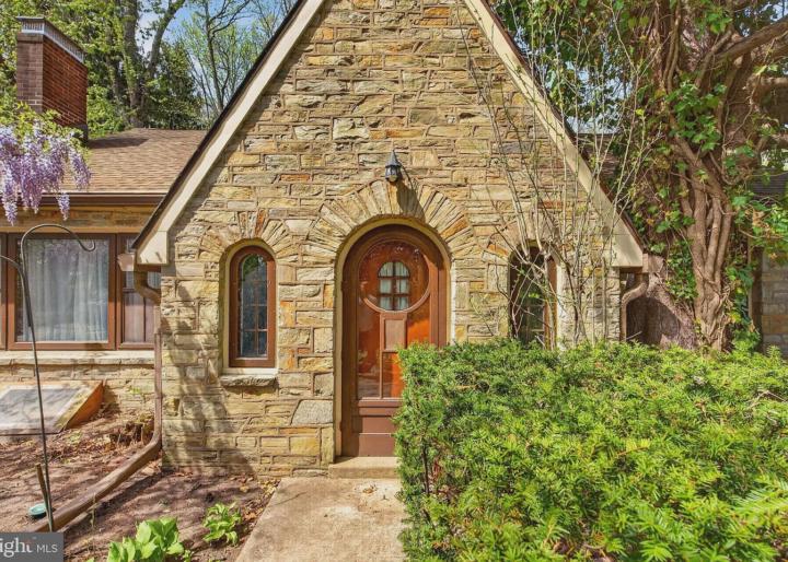 Just imagine…. For a fun open house post for a property that could be awesome!!