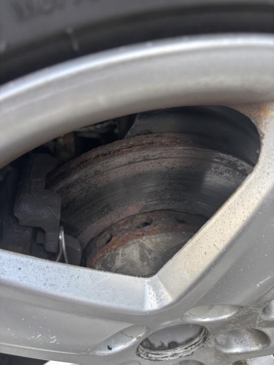 Rusted Brakes & Hubs – Have You Seen This on Your Car? ⚠️