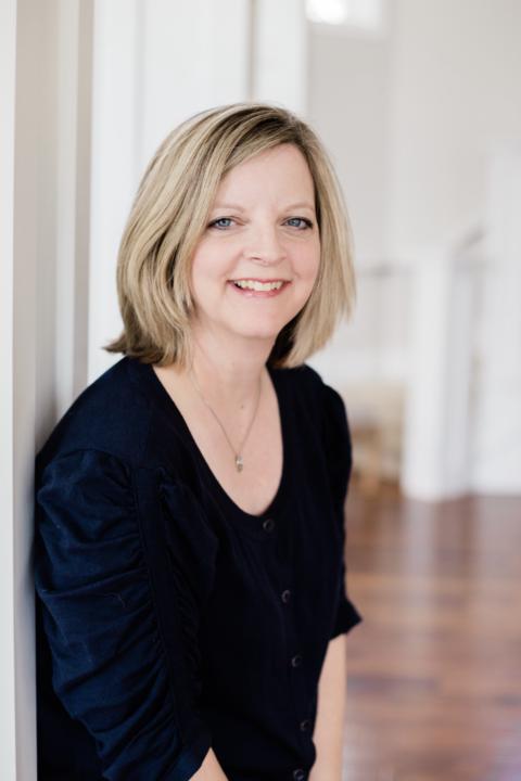 Please help me give a warm welcome to Kim Benoy!