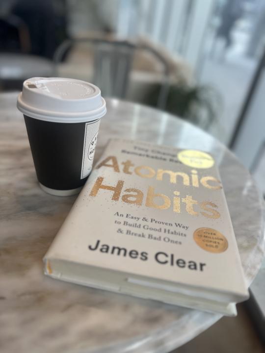 What are y’all currently reading!? Comment below👇 