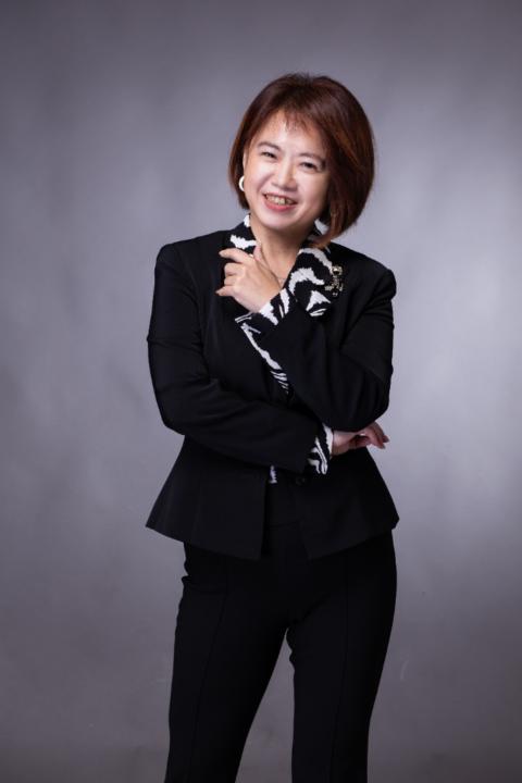 侯 沛吟