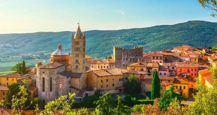 Living The Vacations Presents