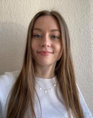 Laura L.