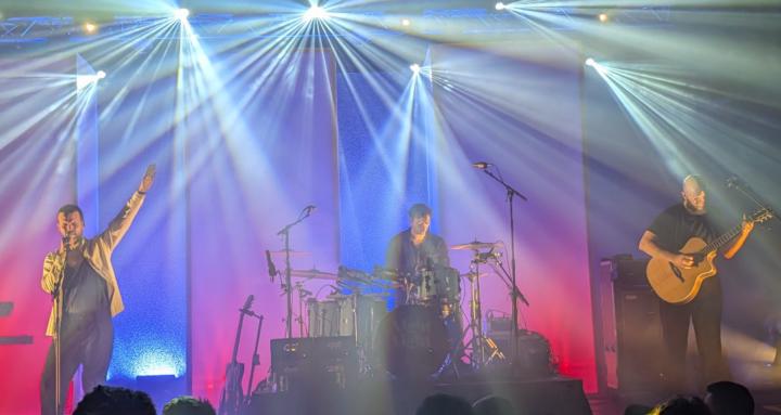 Kiemelt Álló by Todi