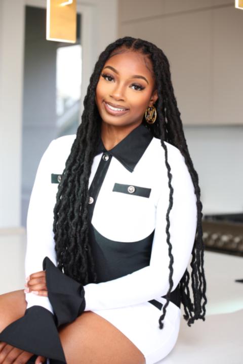 Deandra Thompson