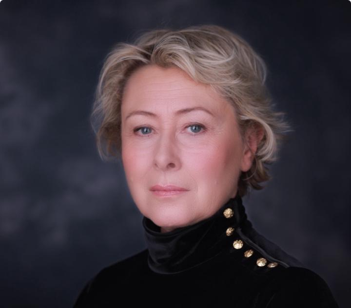 Julia Gray