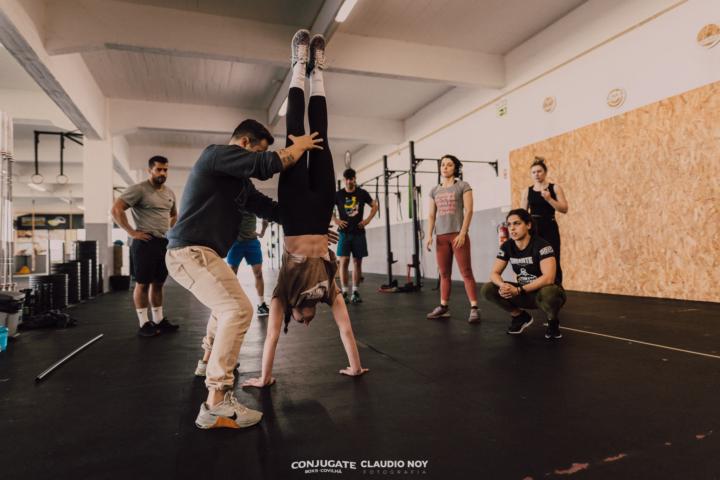 🇵🇹 Constrói o teu alicerce: O Handstand Hold perfeito.