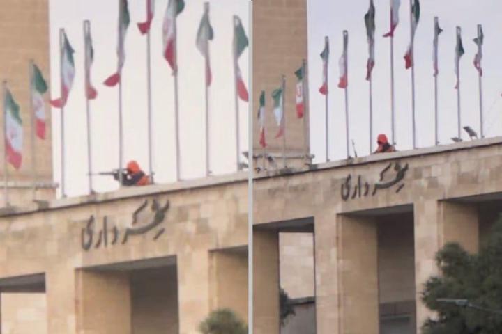 Sniper spotted on roof of Isfahan city hall roof