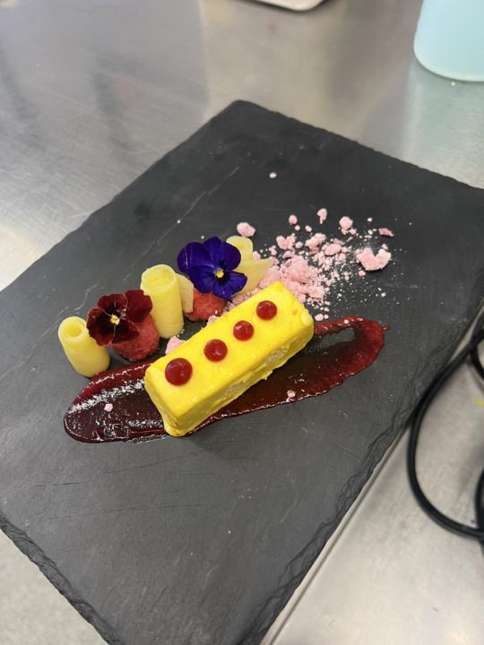 How to decorate plate.