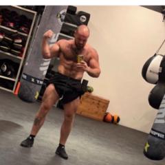 Lukas M.
