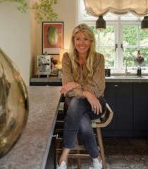 Stephanie James