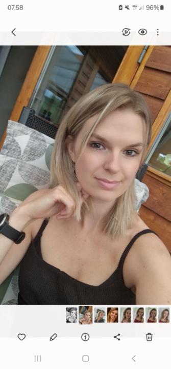 Julie Hansen