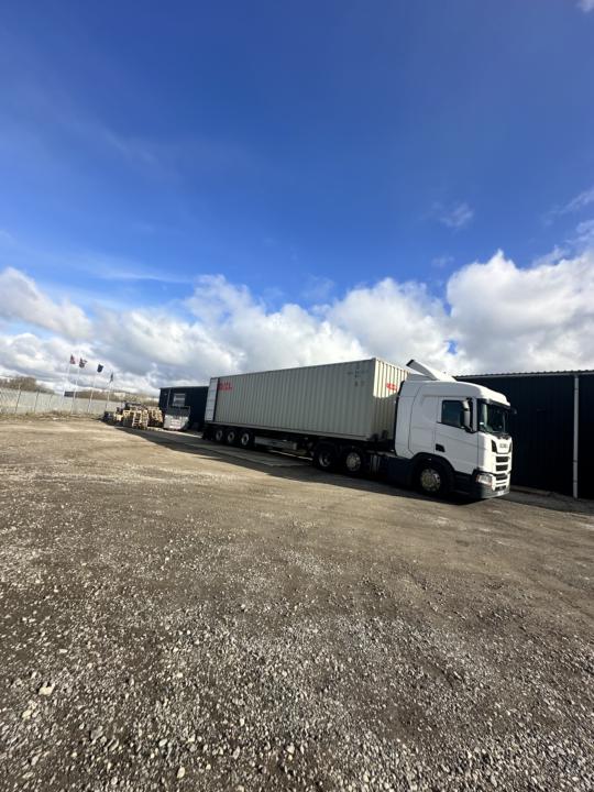 Friday ☀️ 40FT Container 🚚