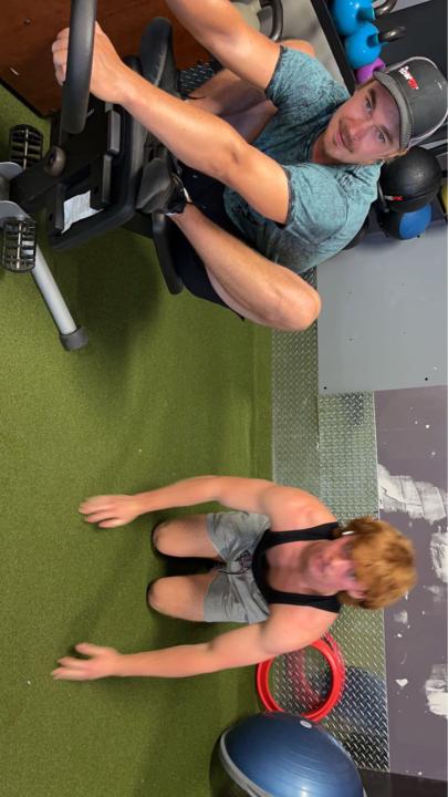 Do you have a gym partner? 💪