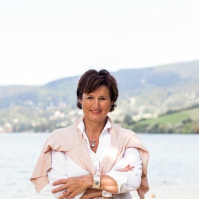 Anna Holzer