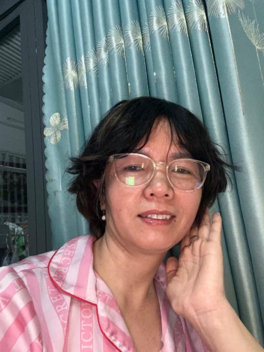Hồng Suri Nguyễn