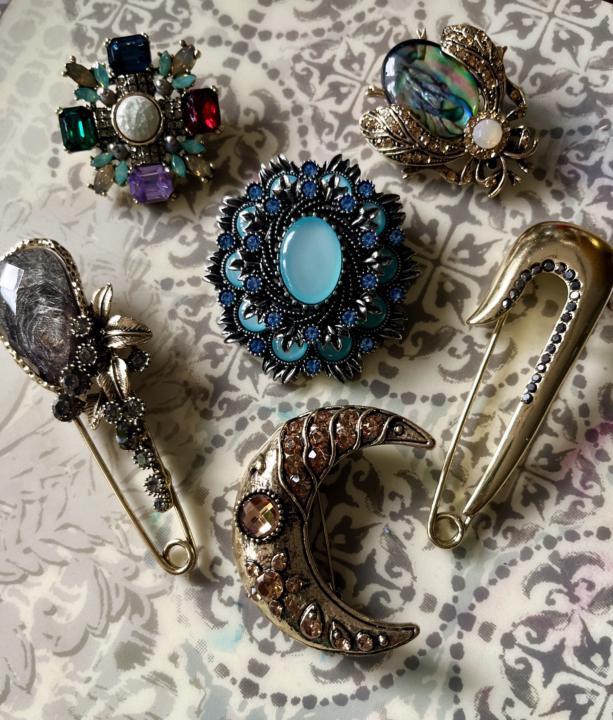 Broaches 