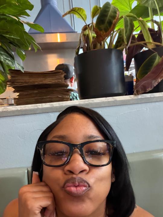 Mone Davis