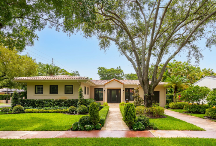 #CountryClubSection #3BR #Home #CoralGables #33134 