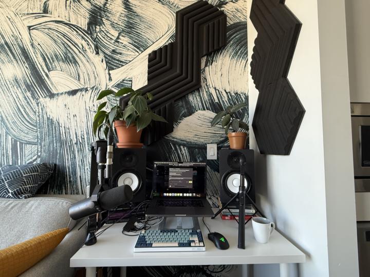 Welcome! Introduce yourself + share a pic of your workspace 🎉