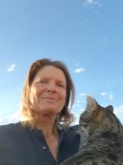 Leanne R Phillips