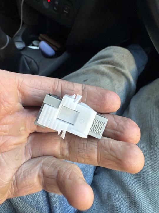 Anyone know the inner workings of these VAG brake switches? 