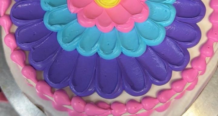 Pattycakes teaches to decorate