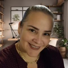 Michele Pineiro - Community Manager
