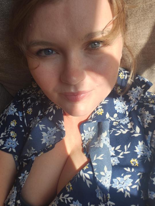 Elli Young