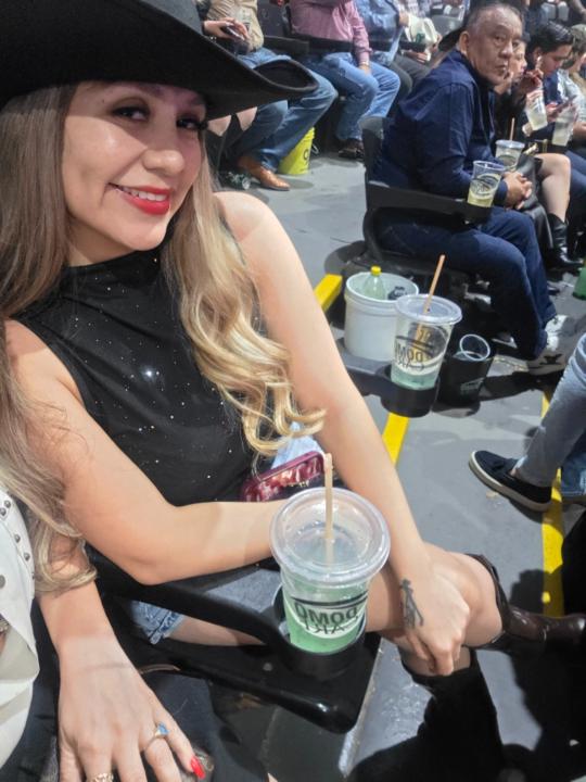 Mayra k Cavazos cabello