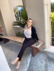 Luzzia T