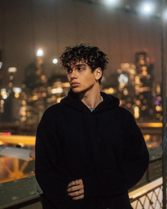Lewis Matt