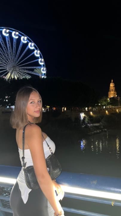 Naely Victoria