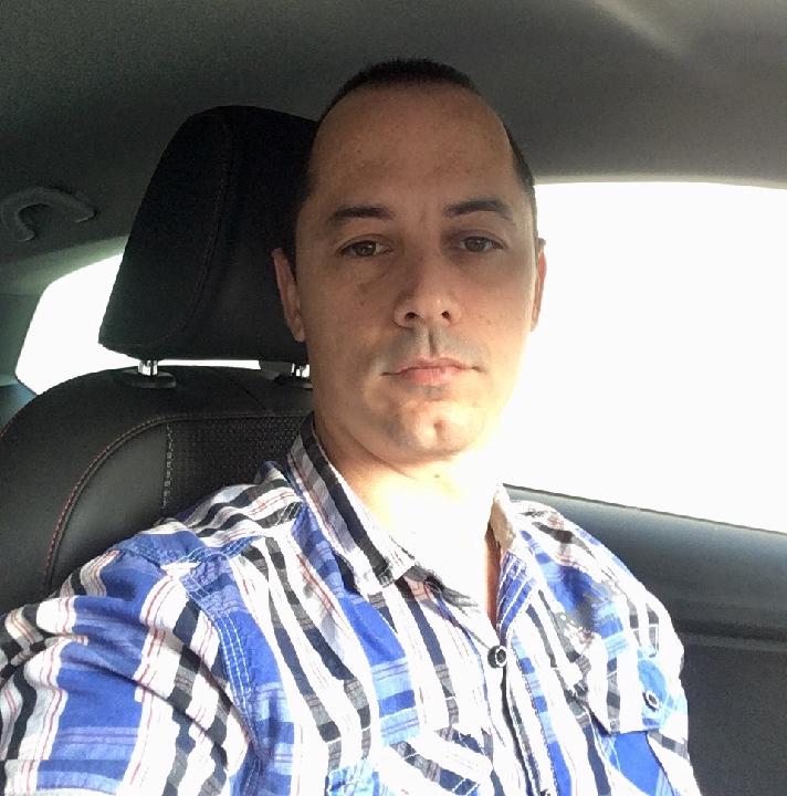 Javier Esparis Menendez