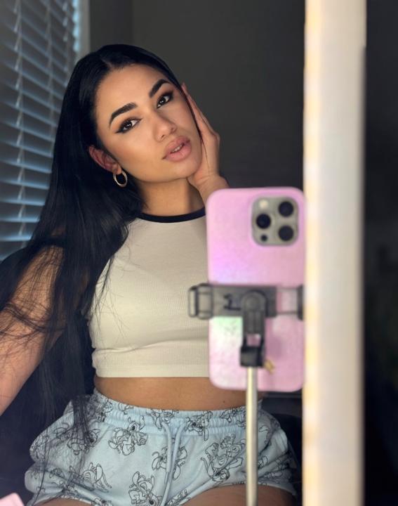 Gabriela Lora