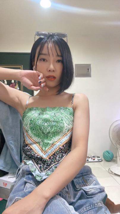 魏衣絃 Wei